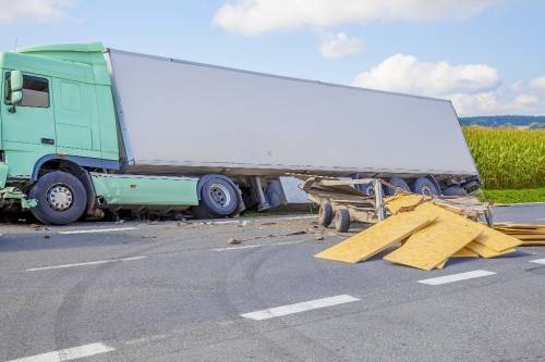 How the Size and Weight of Trucks Impact Accident Severity in Kuna Idaho
